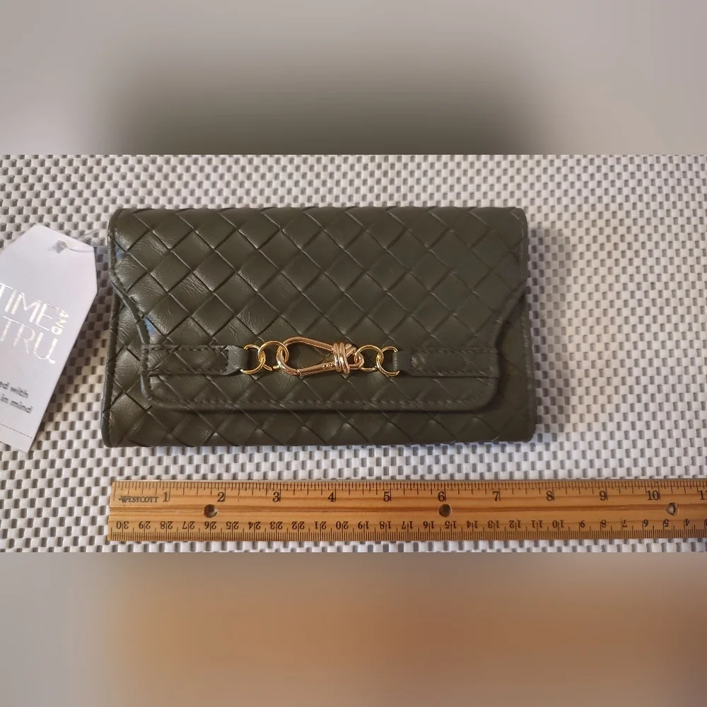 Time and Tru Women's Scarlet Envelope Wallet, Dark Olive NWT